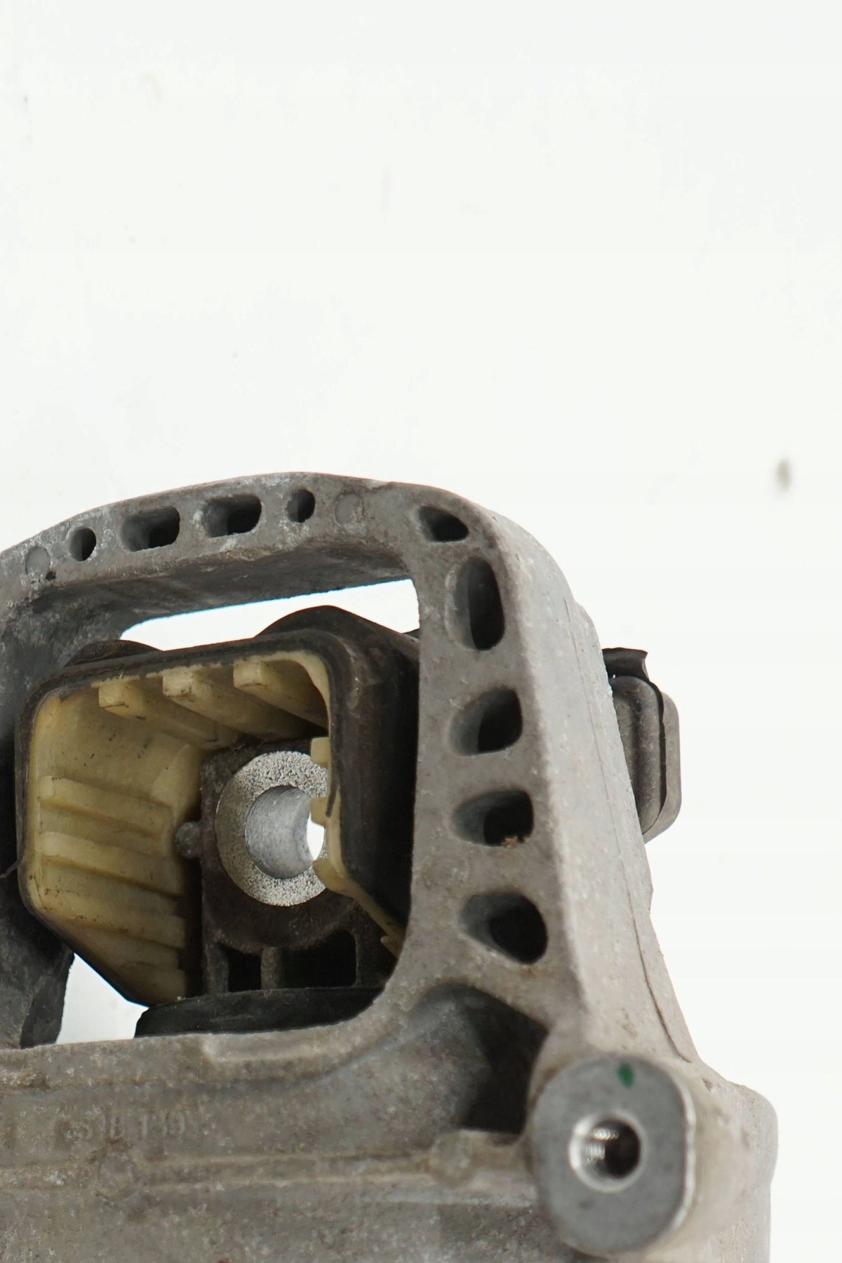 AUDI A4 B9 16R 1.4 TFSI PAW ENGINE CUSHION LEFT 8IN0199371BR