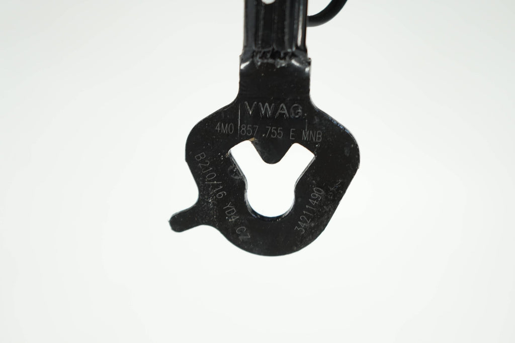 AUDI A4 B9 16R BUCKLE SEAT BELT BUCKLE RIGHT FRONT 4M0857755E