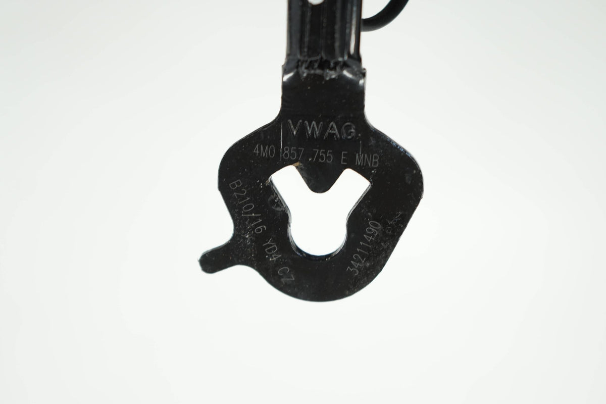 AUDI A4 B9 16R BUCKLE SEAT BELT BUCKLE RIGHT FRONT 4M0857755E