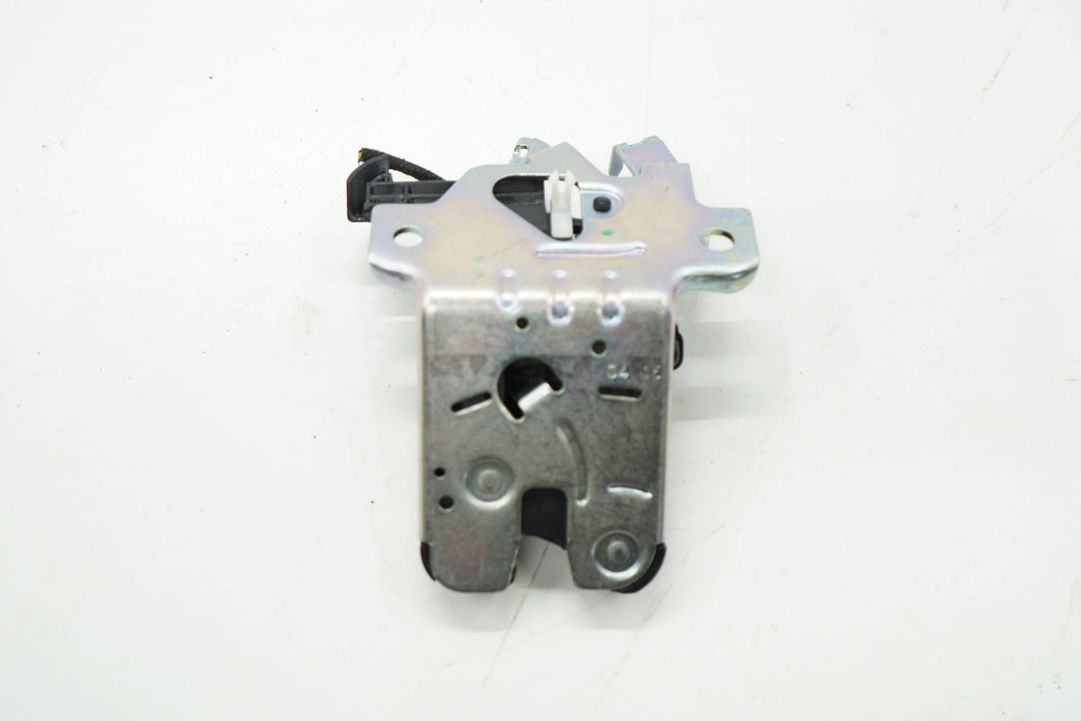 AUDI A4 B9 16R TAILGATE LOCK SEDAN 3G0827503A