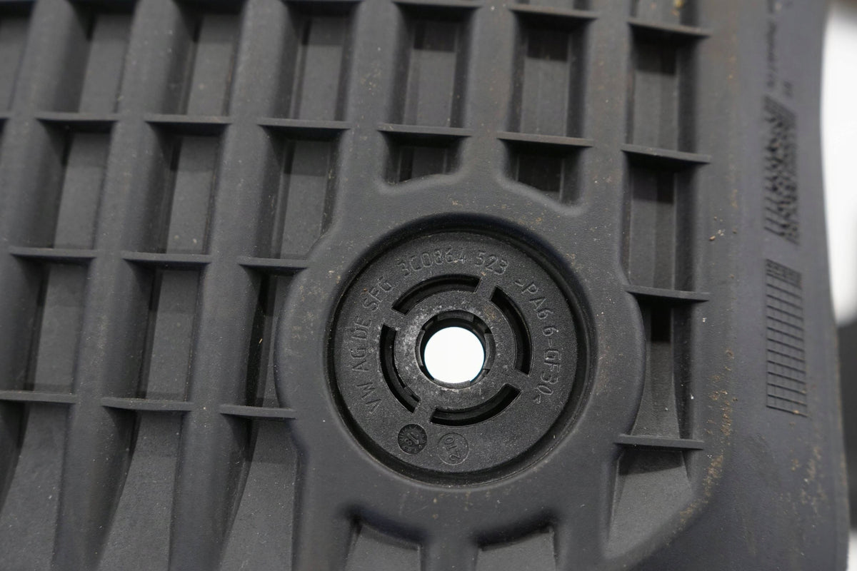 AUDI A4 B9 18R RUBBER RUG SET FRONT REAR SET