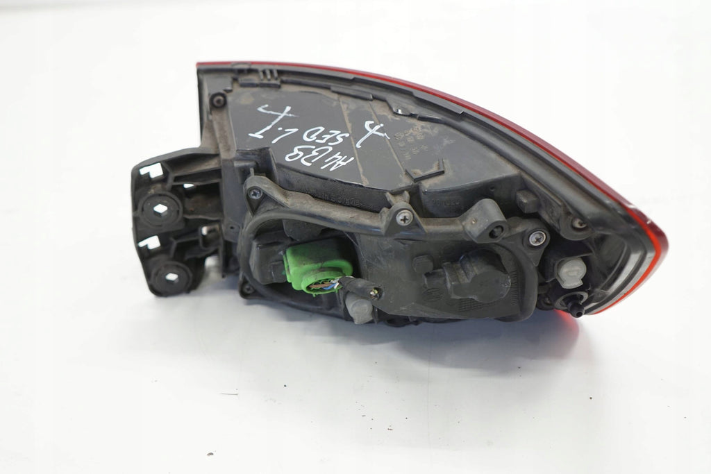 AUDI A4 B9 18R SEDAN MUDGUARD LAMP LEFT REAR 8W5945069A