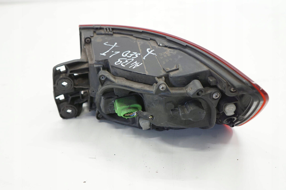 AUDI A4 B9 18R SEDAN MUDGUARD LAMP LEFT REAR 8W5945069A