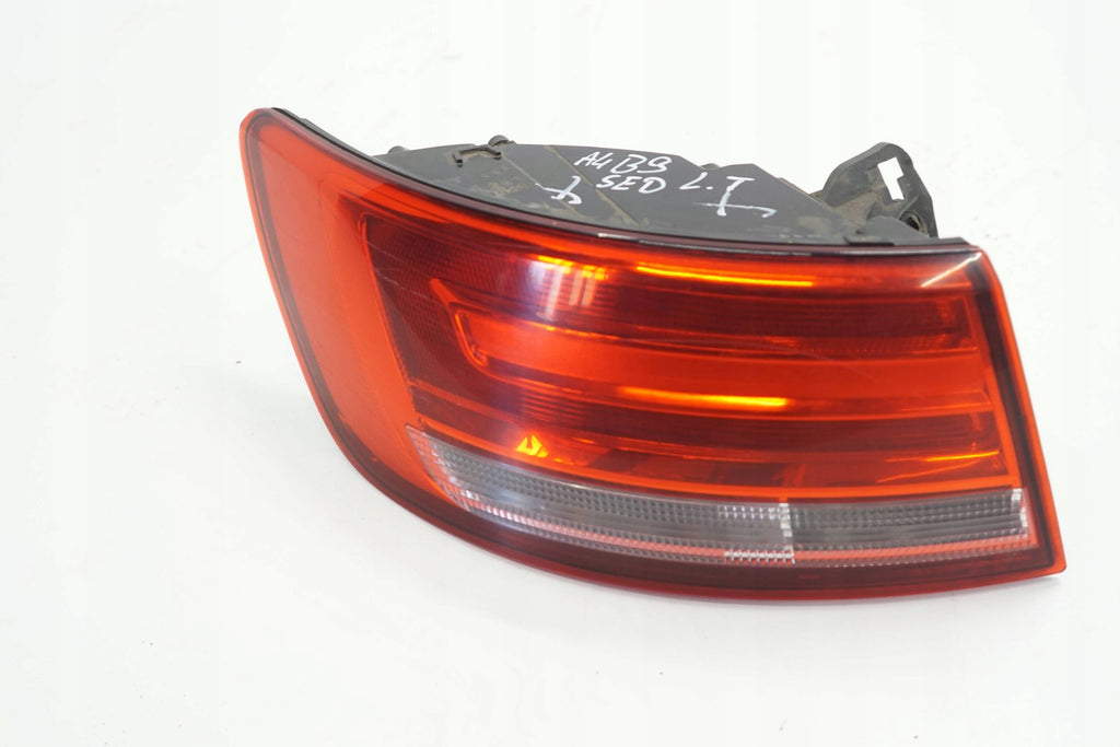 AUDI A4 B9 18R SEDAN MUDGUARD LAMP LEFT REAR 8W5945069A