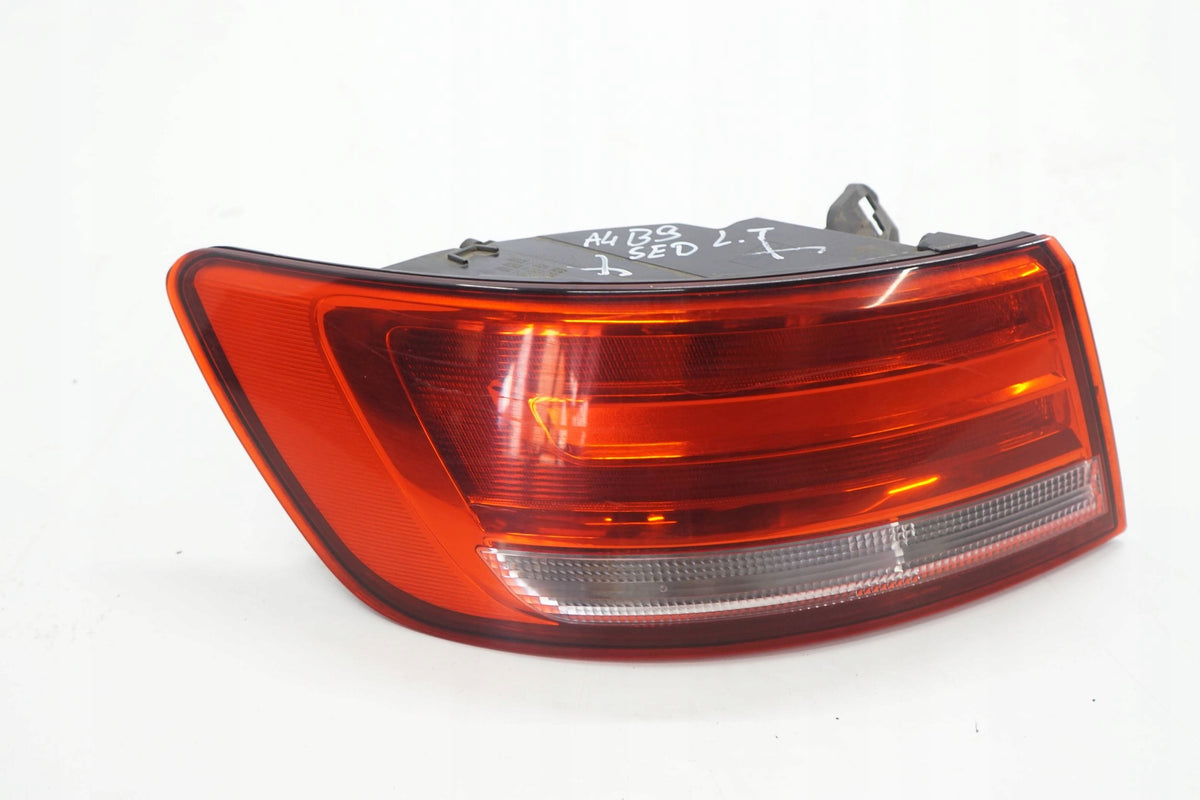 AUDI A4 B9 18R SEDAN MUDGUARD LAMP LEFT REAR 8W5945069A