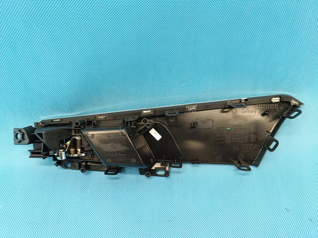 AUDI A4 B9 2024 AVANT 2,0 TFSI 110KW BACON DECOR DOOR HANDLE RIGHT FRONT