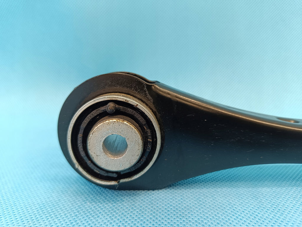 AUDI A4 B9 2024 R AVANT 2,0 TFSI 110KW CONTROL ARM LEFT REAR 4M0505425D