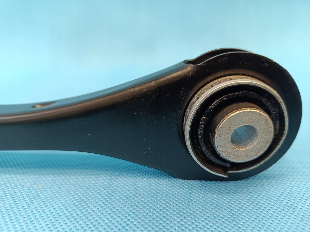 AUDI A4 B9 2024 R AVANT 2,0 TFSI 110KW CONTROL ARM LEFT REAR 4M0505425D