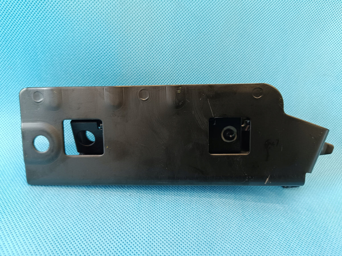 AUDI A4 B9 2024 R AVANT 2,0 TFSI 110KW HANDLE TRUNK TRIM LEFT