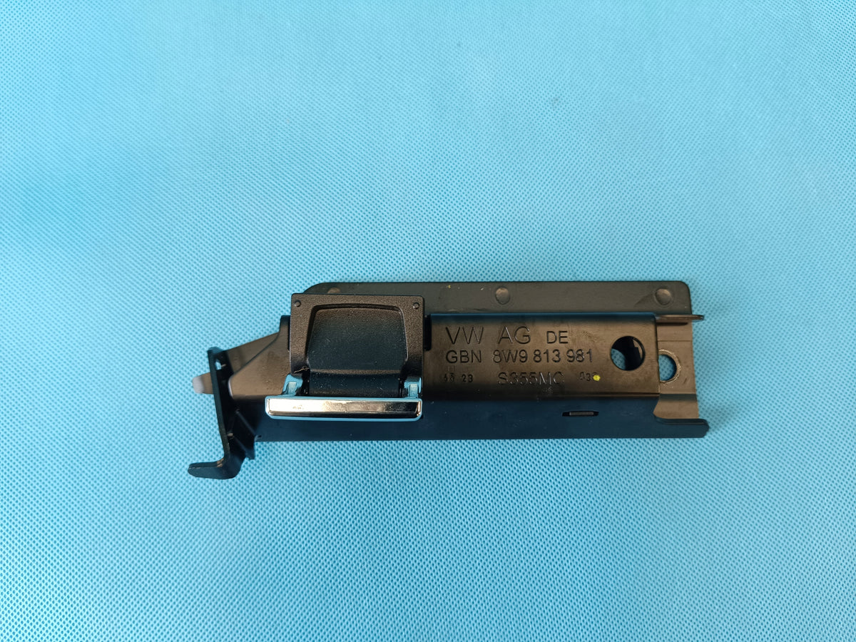 AUDI A4 B9 2024 R AVANT 2,0 TFSI 110KW HANDLE TRUNK TRIM LEFT