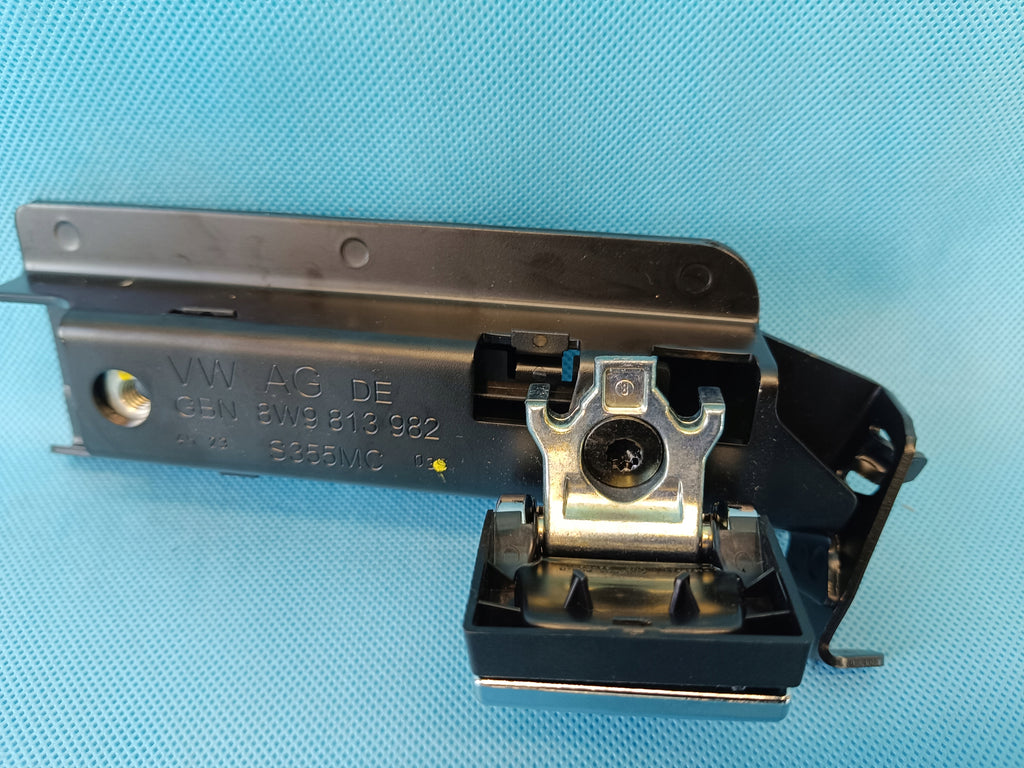 AUDI A4 B9 2024 R AVANT 2,0 TFSI 110KW HANDLE TRUNK TRIM RIGHT