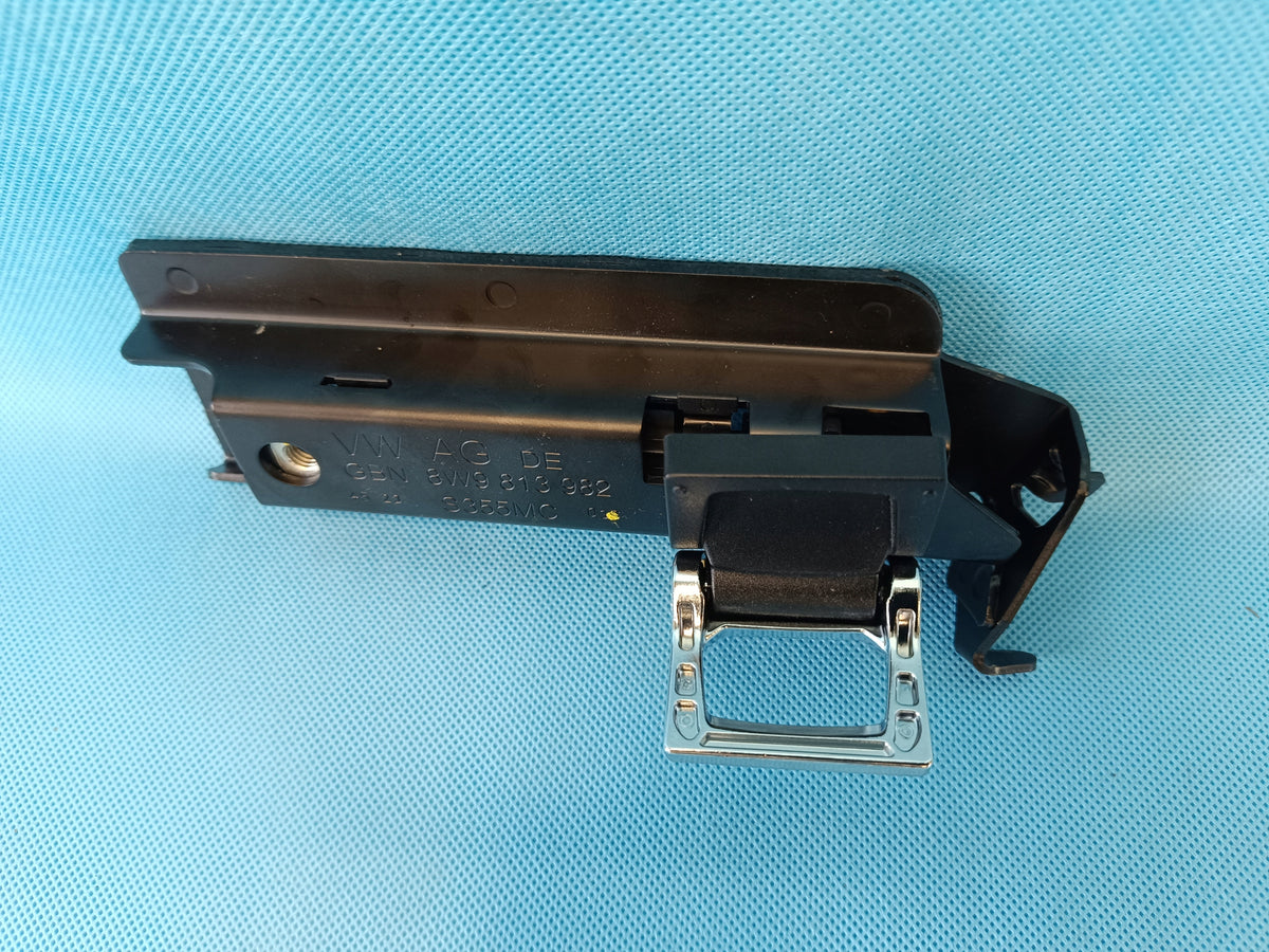 AUDI A4 B9 2024 R AVANT 2,0 TFSI 110KW HANDLE TRUNK TRIM RIGHT