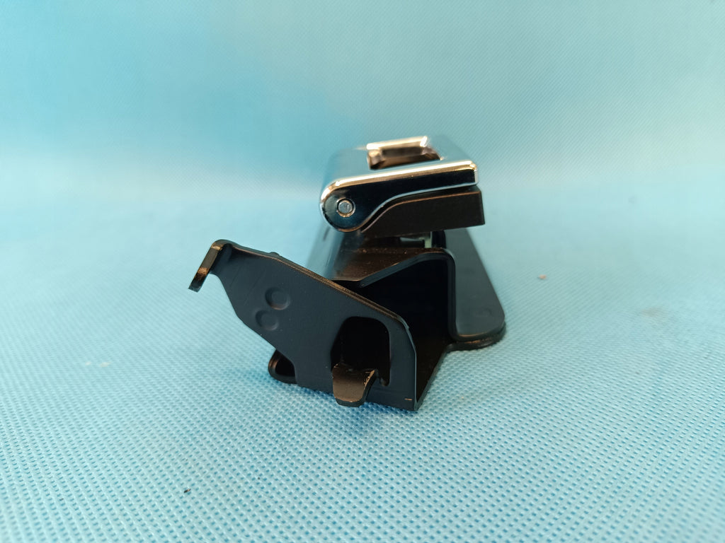 AUDI A4 B9 2024 R AVANT 2,0 TFSI 110KW HANDLE TRUNK TRIM RIGHT
