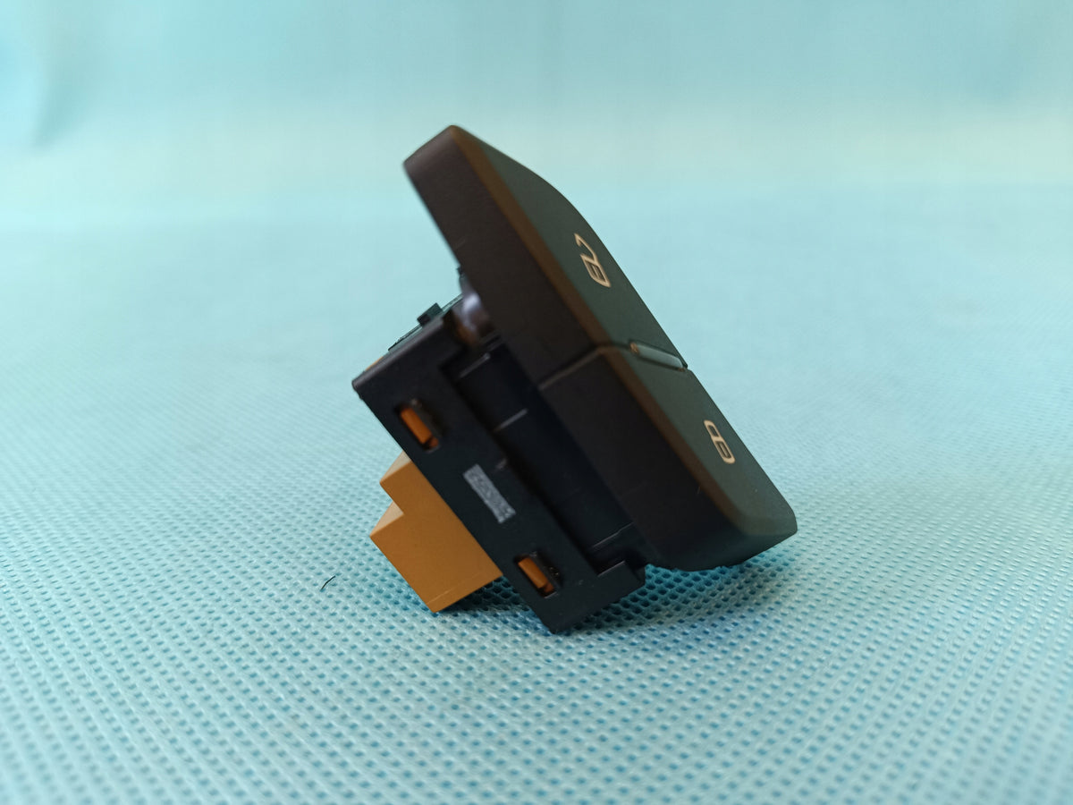 AUDI A4 B9 2024 R AVANT 2,0 TFSI 110KW LOCK SWITCH 8IN1962108
