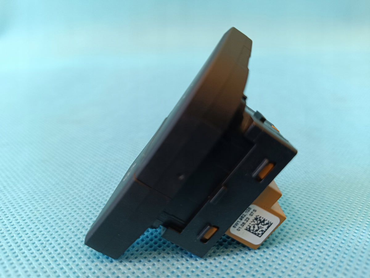 AUDI A4 B9 2024 R AVANT 2,0 TFSI 110KW LOCK SWITCH 8IN1962108