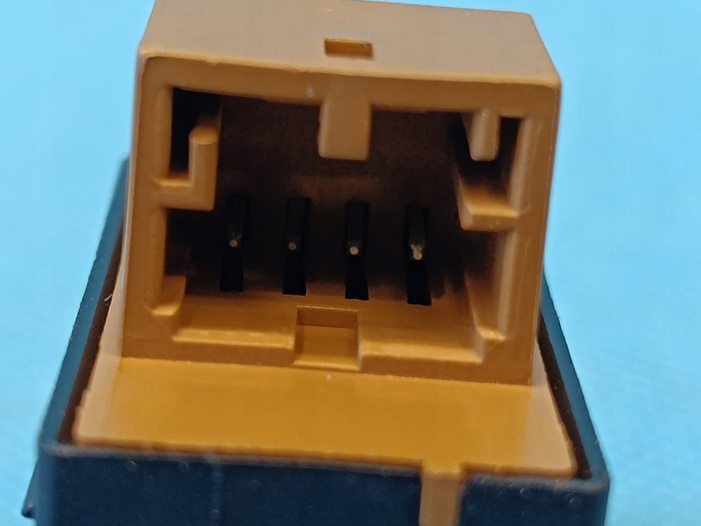 AUDI A4 B9 2024 R AVANT 2,0 TFSI 110KW LOCK SWITCH 8IN1962108