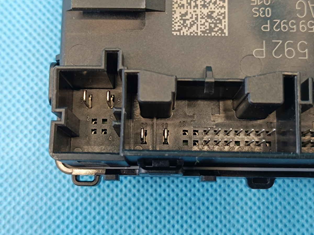 AUDI A4 B9 2024R AVANT 2,0 TFSI 110KW MODULE DOOR CONTROLLER RIGHT FRONT
