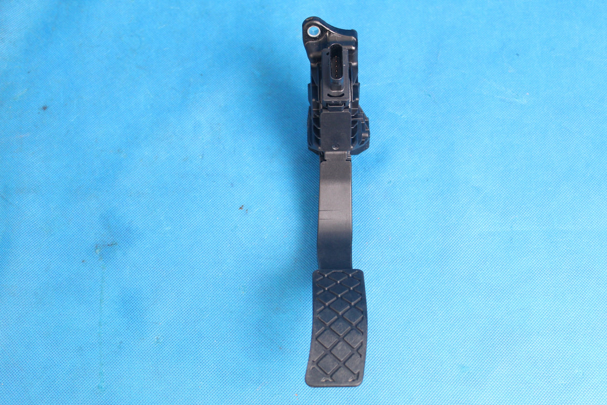 AUDI A4 B9 8W ACCELERATOR PEDAL 8W1723523 2017R