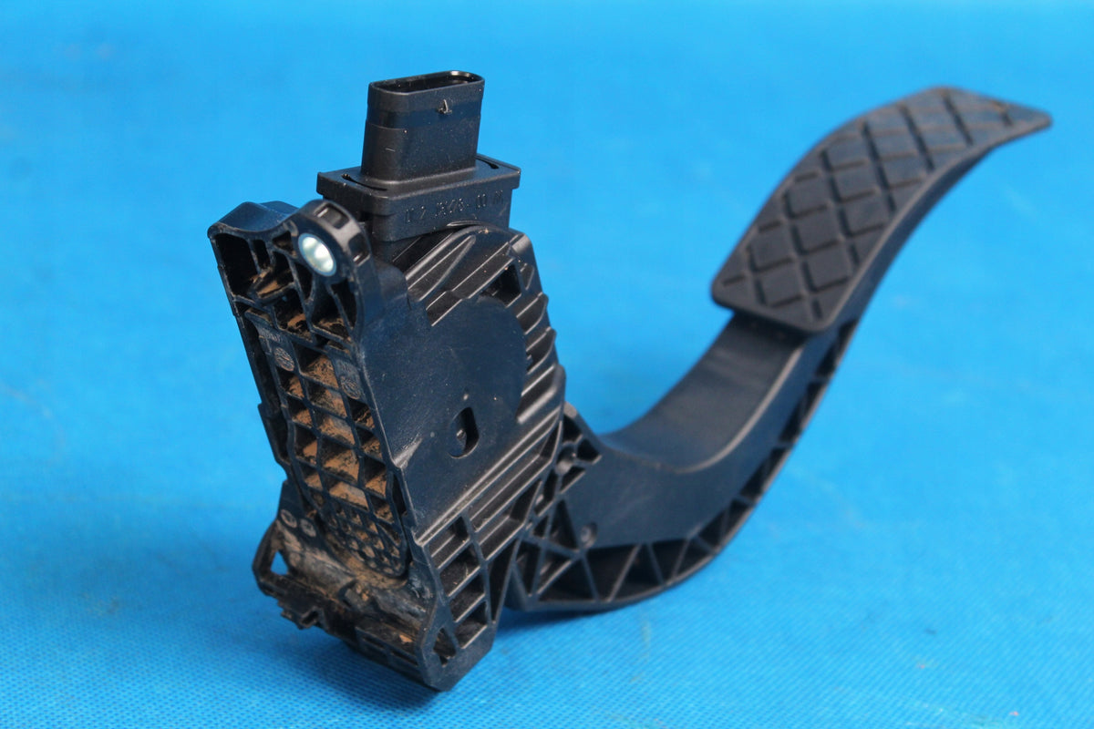 AUDI A4 B9 8W ACCELERATOR PEDAL 8W1723523 2017R