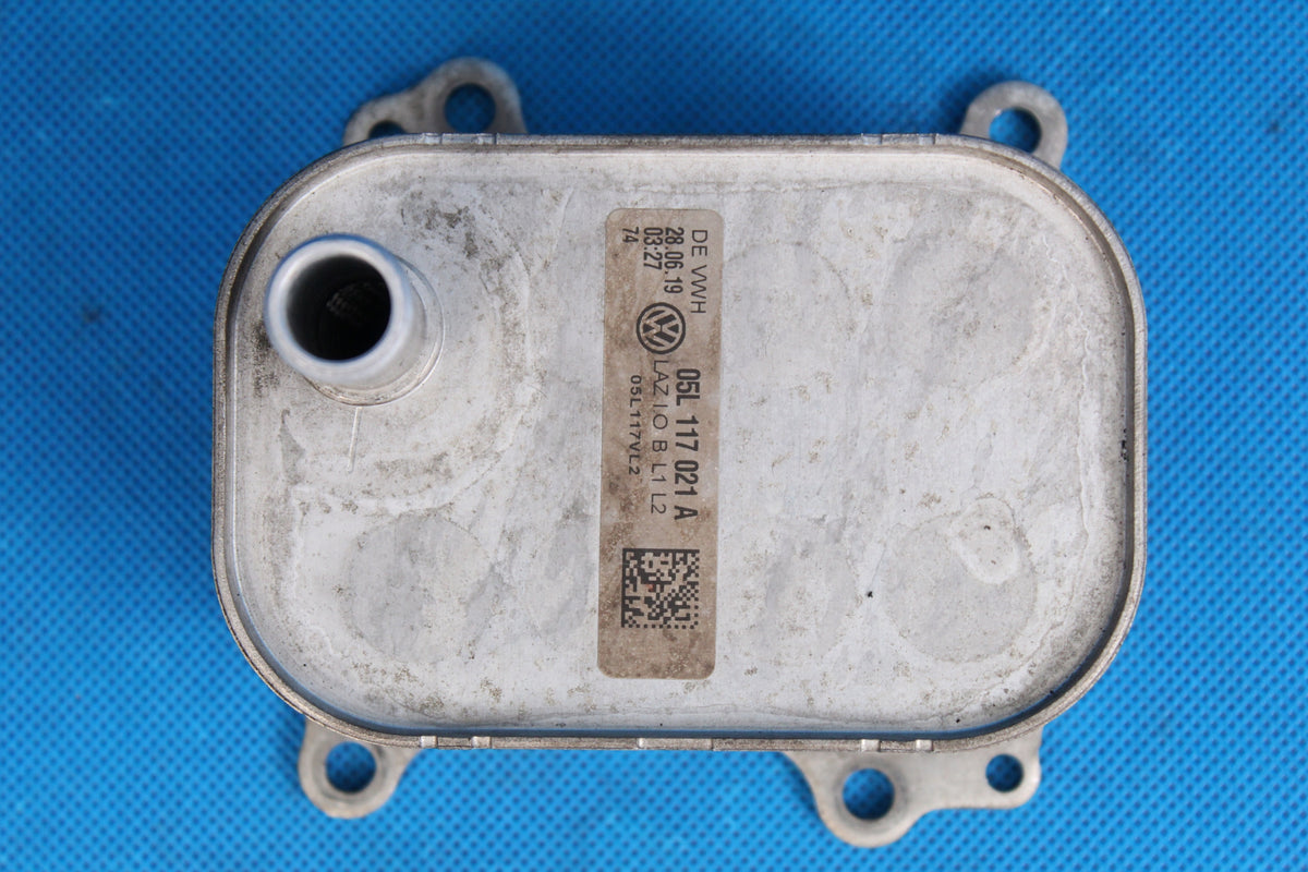 AUDI A4 B9 8W LIFT OIL COOLER 20R 05L117021A
