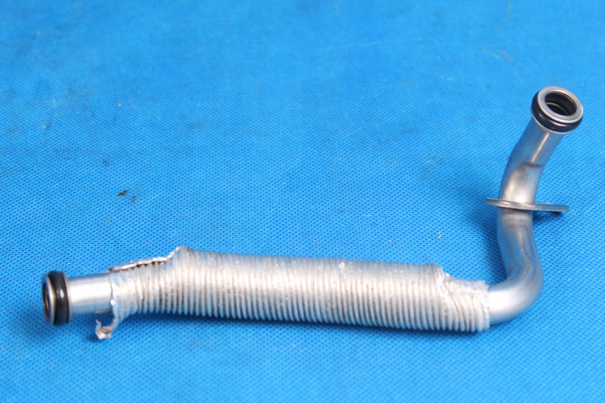 AUDI A4 B9 8W OIL RETURN HOSE 04E145735J 2017R
