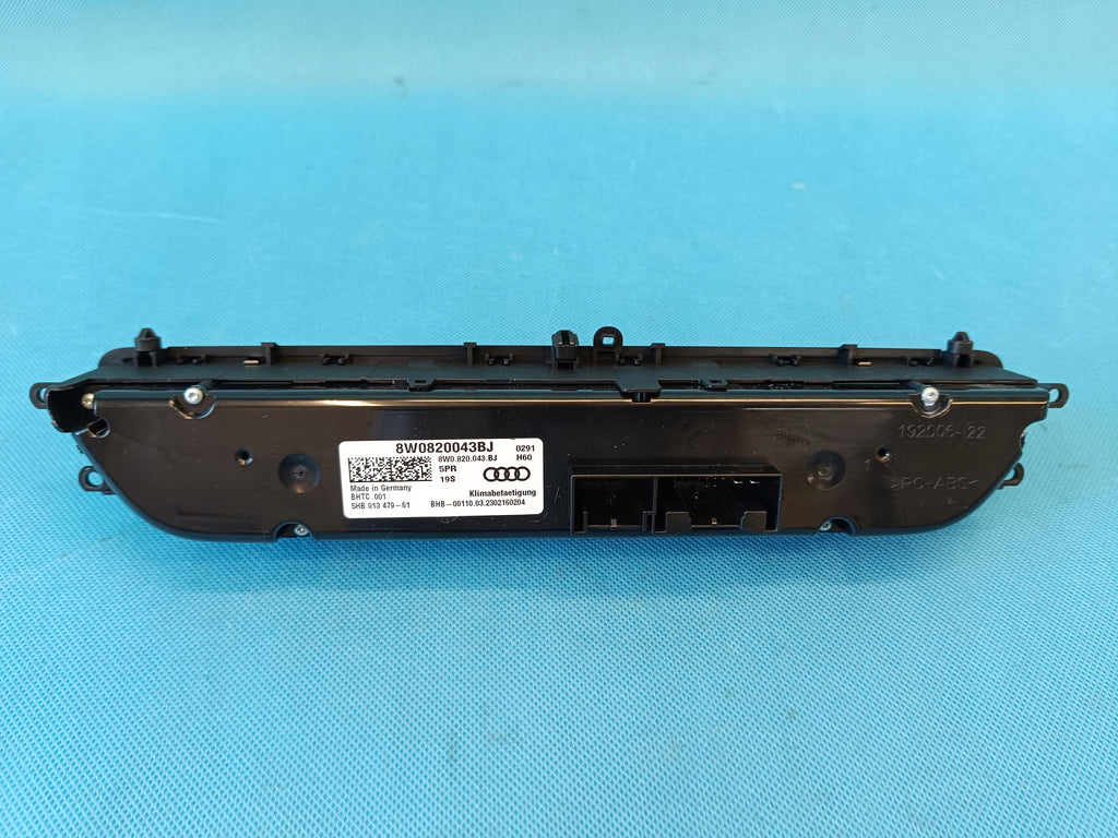 AUDI A4 B9 AVANT 2.0 TFSI 150KW 4x4 2023 R AIR CONDITIONING PANEL 8W0820043BJ