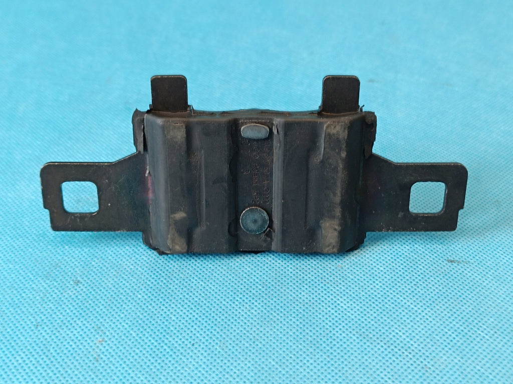 AUDI A4 B9 AVANT 2.0 TFSI 150KW 4x4 2023 R FLAP LOCK BOLT 8W9827507A