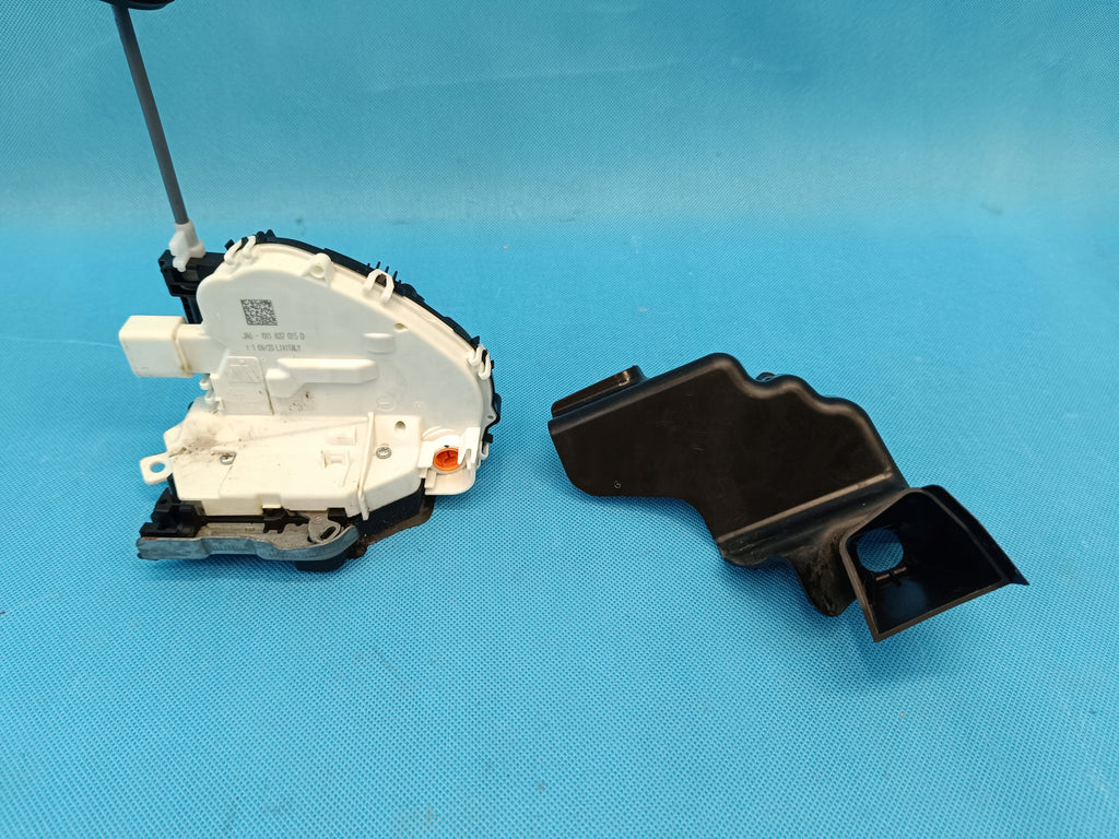 AUDI A4 B9 AVANT 2.0 TFSI 150KW 4x4 2023R DOOR LOCK LEFT FRONT 8X1837015D