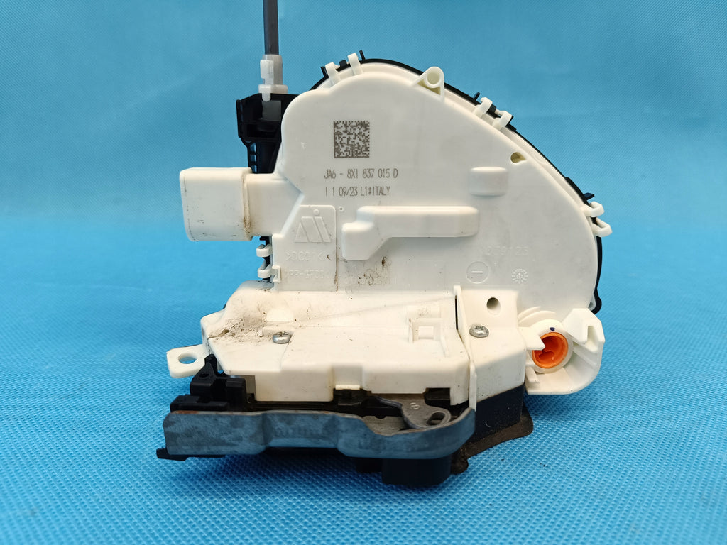 AUDI A4 B9 AVANT 2.0 TFSI 150KW 4x4 2023R DOOR LOCK LEFT FRONT 8X1837015D