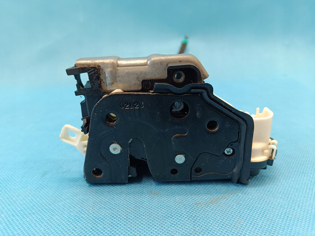 AUDI A4 B9 AVANT 2.0 TFSI 150KW 4x4 2023R DOOR LOCK LEFT FRONT 8X1837015D