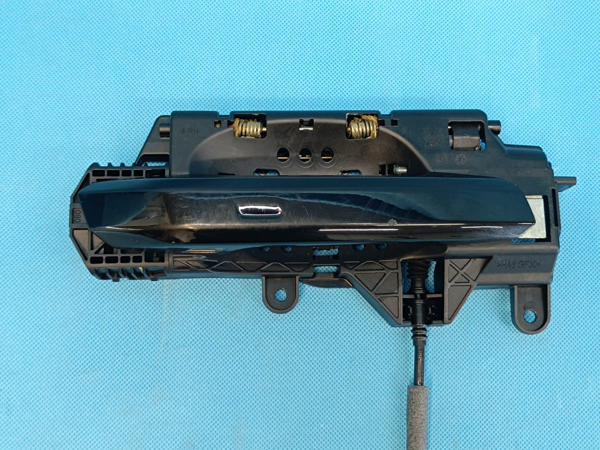 AUDI A4 B9 AVANT LIFT 2021 R DOOR HANDLE GUIDE RIGHT FRONT 8W0837206A