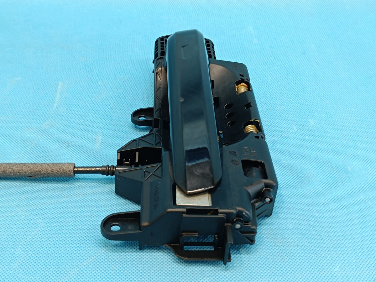 AUDI A4 B9 AVANT LIFT 2021 R DOOR HANDLE GUIDE RIGHT FRONT 8W0837206A