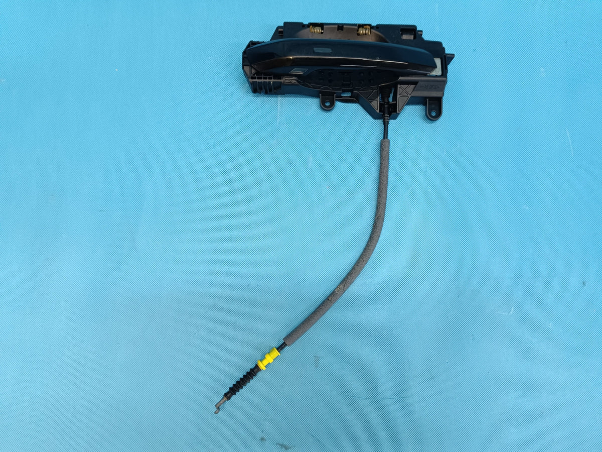 AUDI A4 B9 AVANT LIFT 2021 R DOOR HANDLE GUIDE RIGHT FRONT 8W0837206A