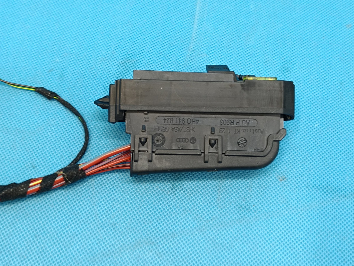 AUDI A4 B9 AVANT LIFT 2021 R FUSE BOX 8W0971845G 8W1857735
