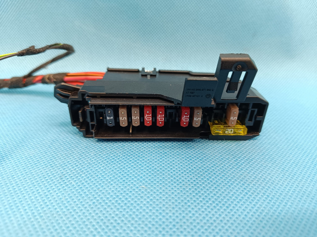 AUDI A4 B9 AVANT LIFT 2021 R FUSE BOX 8W0971845G 8W1857735