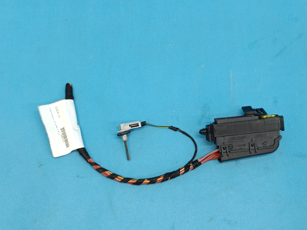 AUDI A4 B9 AVANT LIFT 2021 R FUSE BOX 8W0971845G 8W1857735
