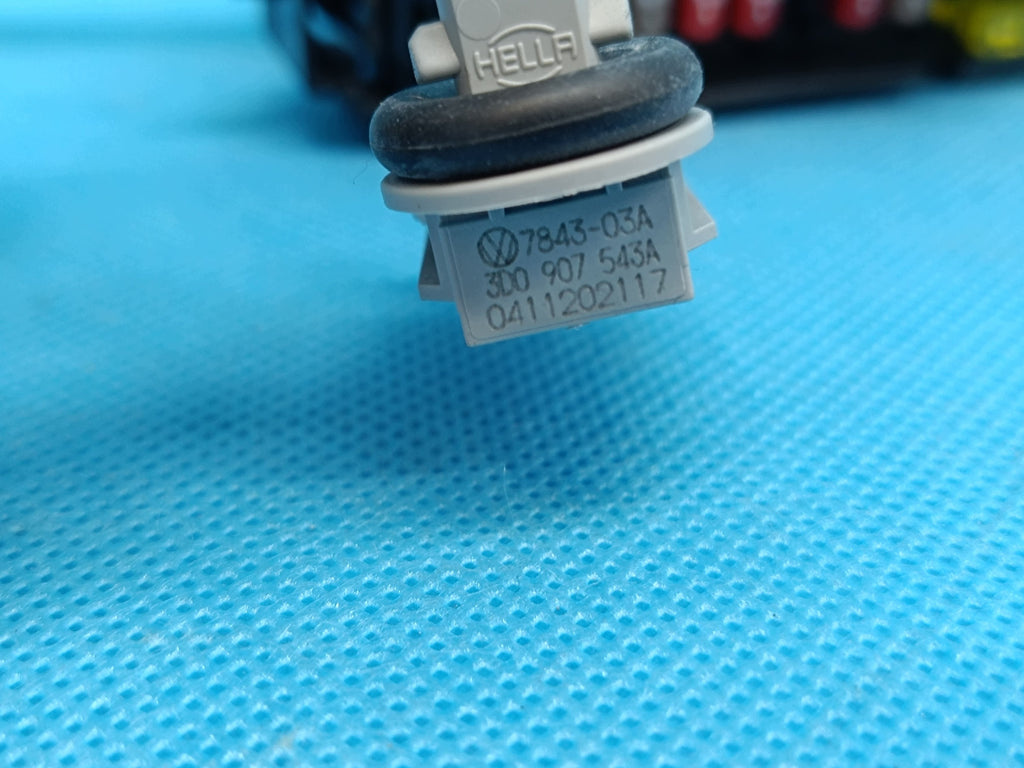 AUDI A4 B9 AVANT LIFT 2021 R FUSE BOX 8W0971845G 8W1857735