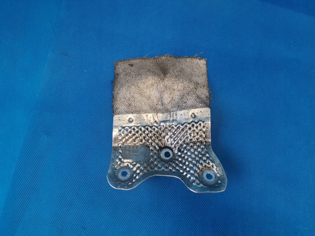 AUDI A4 B9 AVANT S-LINE 2018R ENGINE PAW HEAT SHIELD RIGHT 4M0199388
