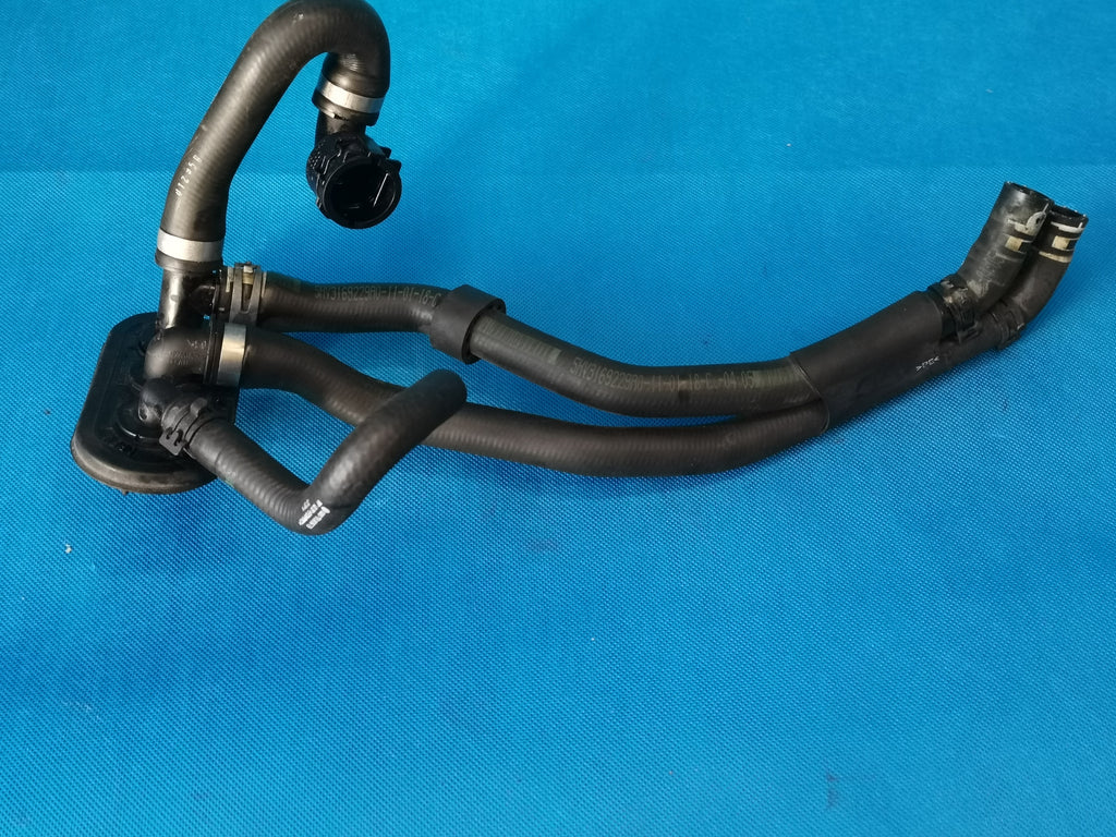 AUDI A4 B9 AVANT S-LINE 2018R HOSES WATER LINES 8W0122291AE 8W1122109A