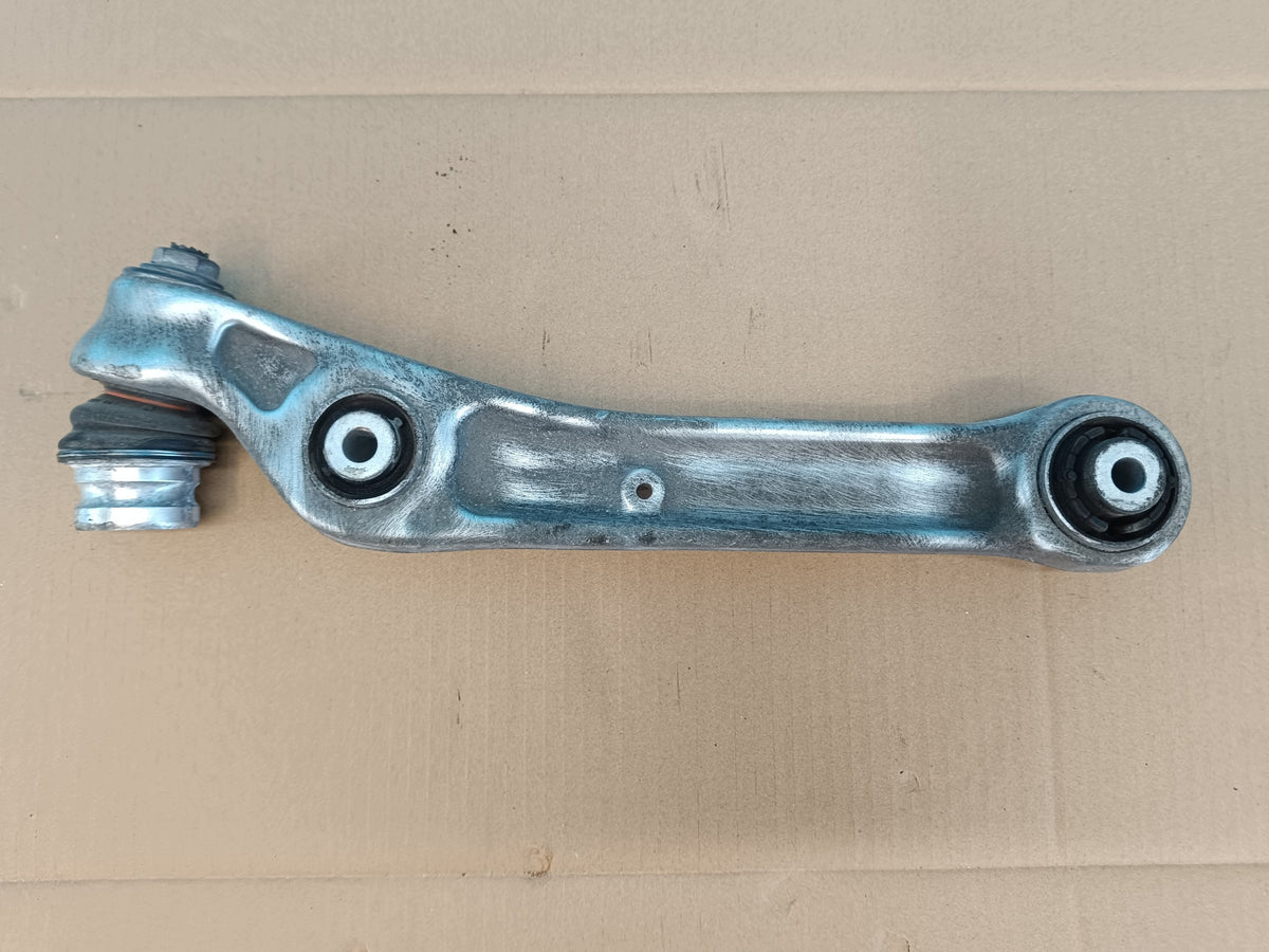 AUDI A4 B9 Sedan LIFT 2.0 TFSI 110KW 2023 R CONTROL ARM RIGHT FRONT 8W0407156A