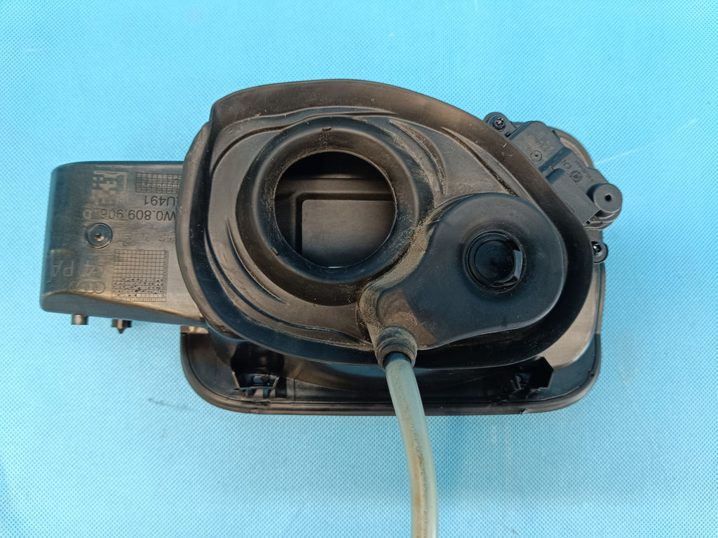 AUDI A4 B9 Sedan LIFT 2.0 TFSI 110KW 2023 R FUEL FILLER FLAP 8W0809906D