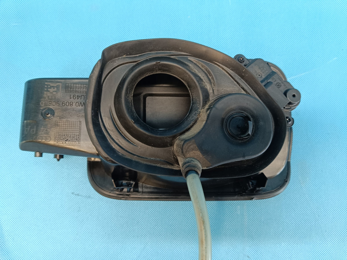 AUDI A4 B9 Sedan LIFT 2.0 TFSI 110KW 2023 R FUEL FILLER FLAP 8W0809906D