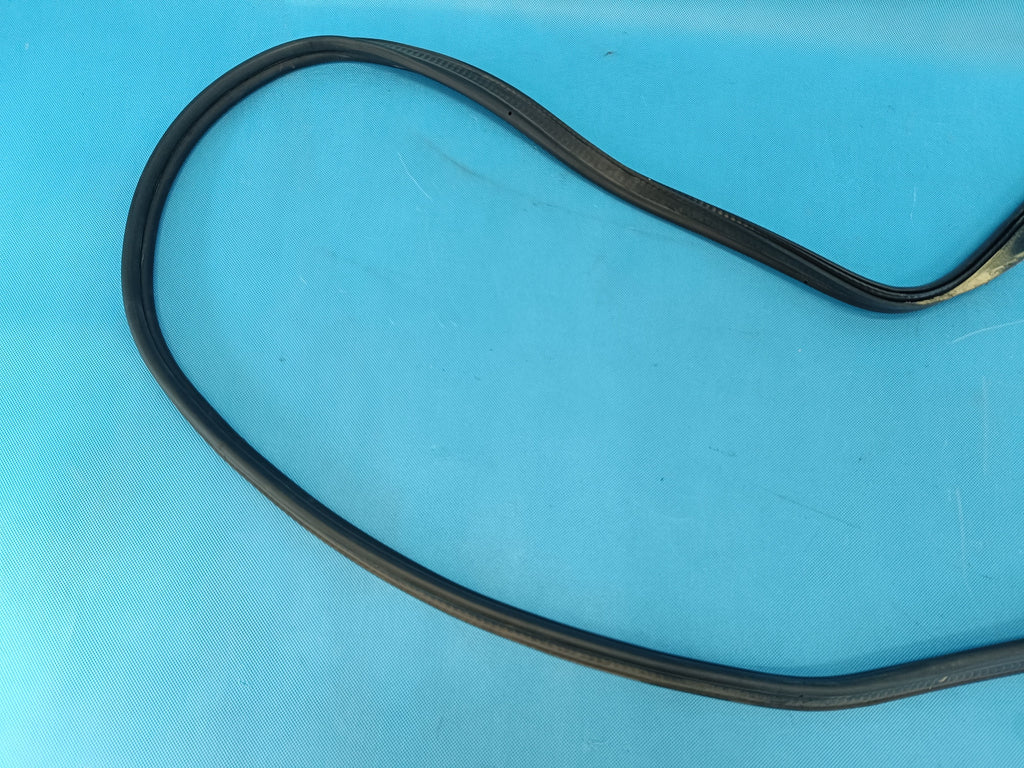 AUDI A4 B9 Sedan LIFT 2.0 TFSI 110KW 2023 R TRUNK SEAL 8W5827705E