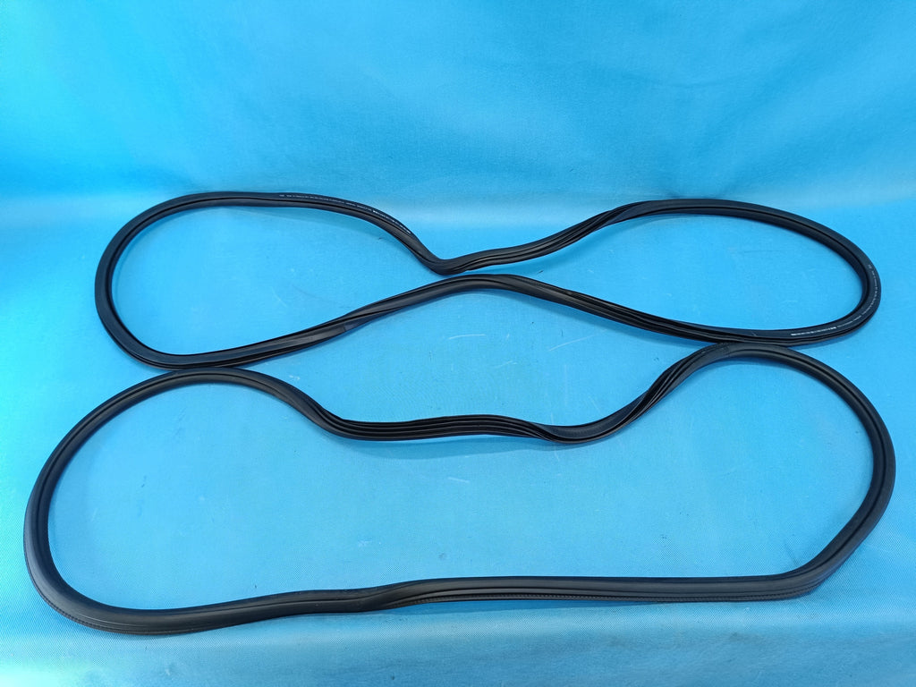 AUDI A4 B9 Sedan LIFT 2.0 TFSI 110KW 2023R DOOR SEAL FRONT 8W0831721B