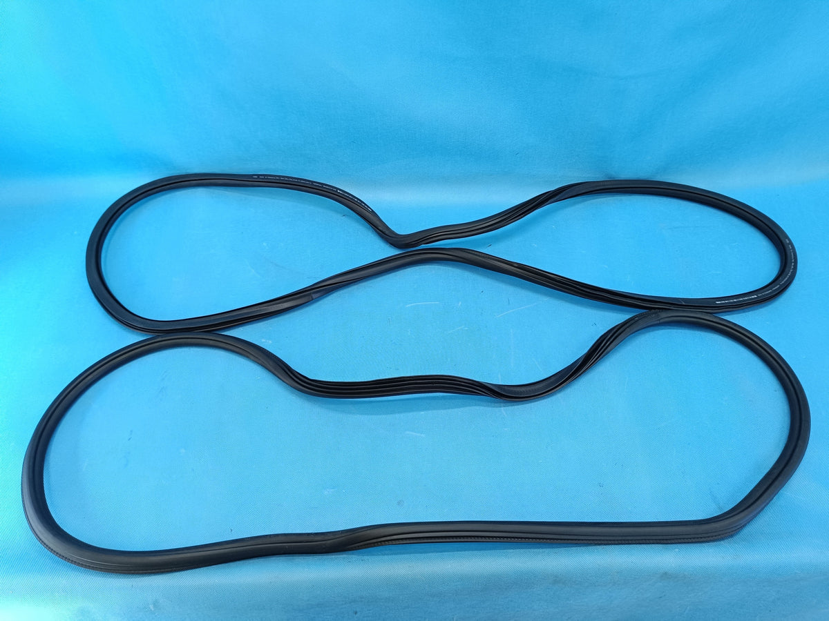 AUDI A4 B9 Sedan LIFT 2.0 TFSI 110KW 2023R DOOR SEAL FRONT 8W0831721B