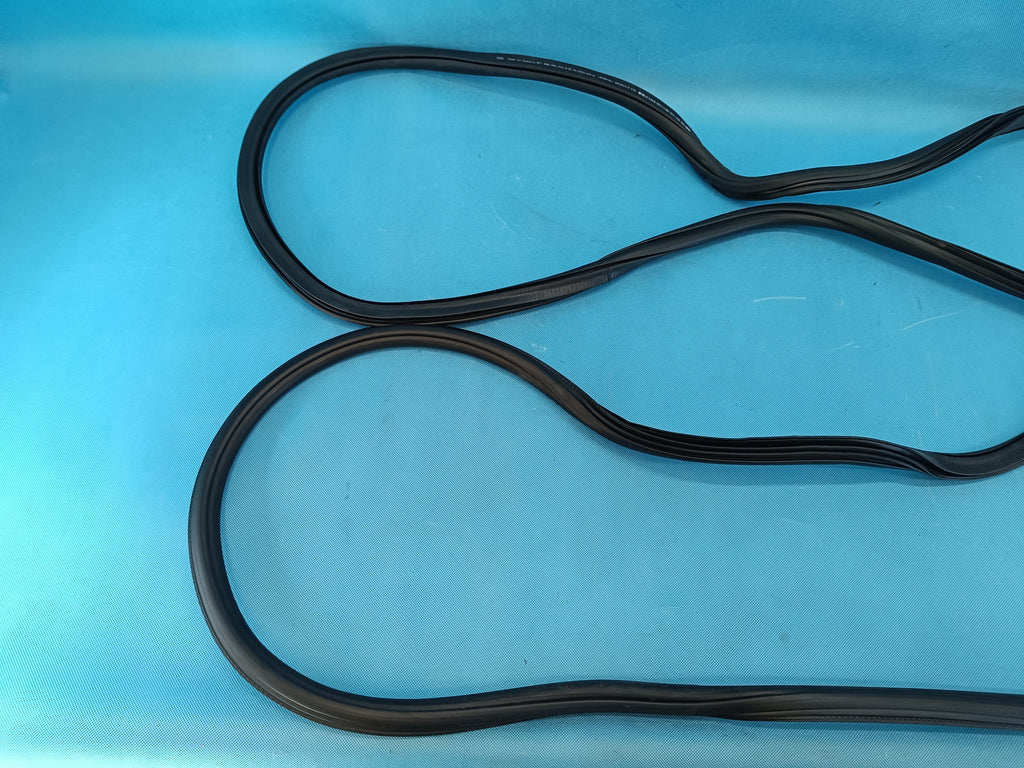 AUDI A4 B9 Sedan LIFT 2.0 TFSI 110KW 2023R DOOR SEAL FRONT 8W0831721B