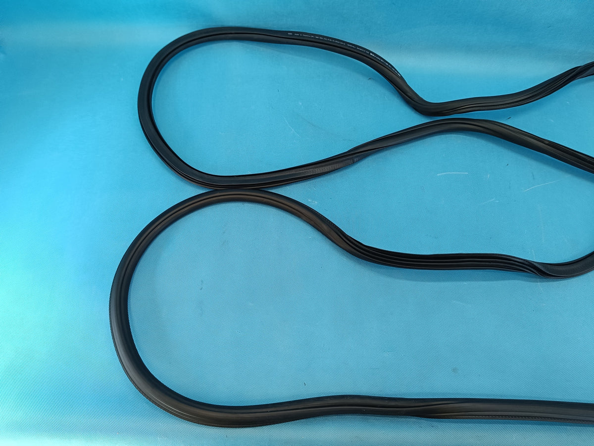 AUDI A4 B9 Sedan LIFT 2.0 TFSI 110KW 2023R DOOR SEAL FRONT 8W0831721B