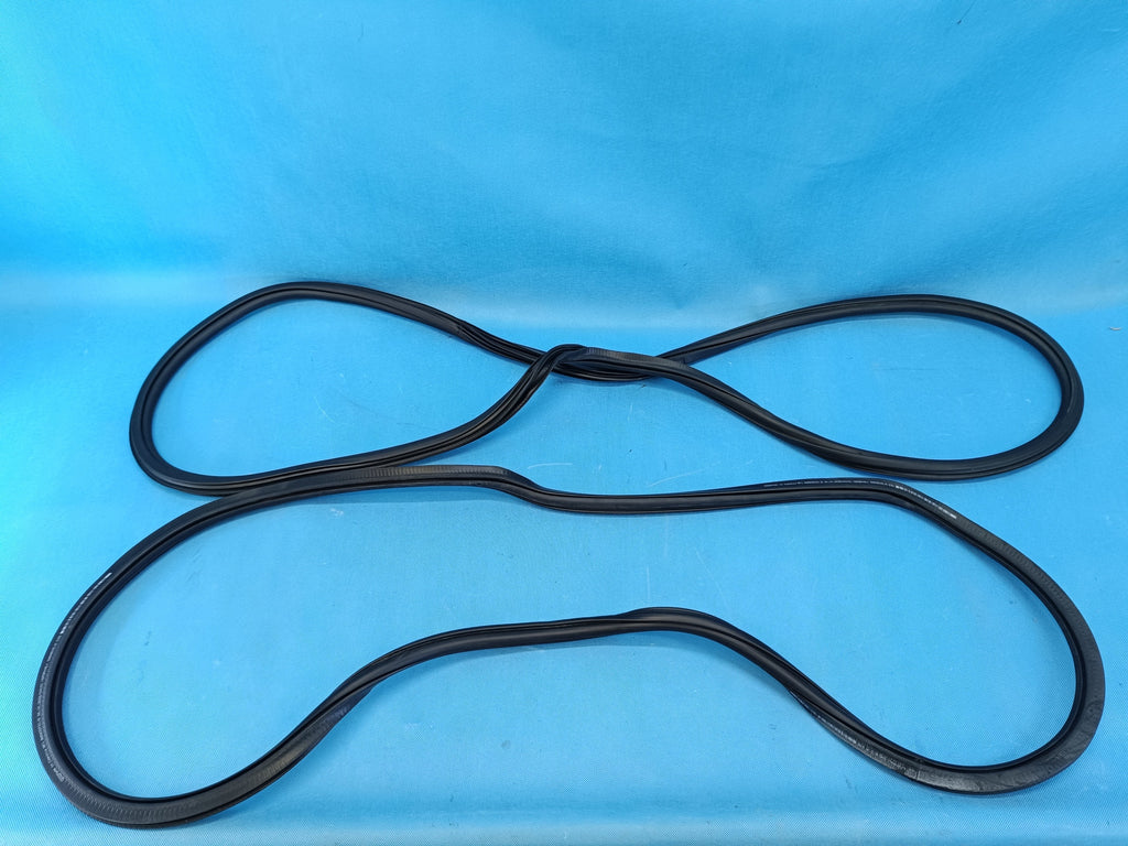 AUDI A4 B9 Sedan LIFT 2.0 TFSI 110KW 2023R DOOR SEAL FRONT 8W0831721B