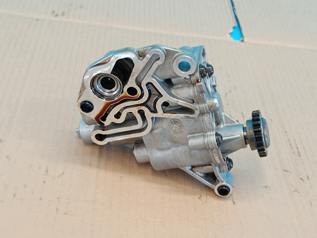 AUDI A4 B9 Sedan LIFT 2.0 TFSI 110KW DMSB 2023 R OIL PUMP 06H115105GE