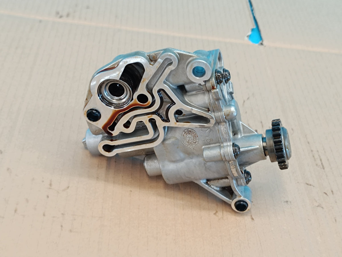 AUDI A4 B9 Sedan LIFT 2.0 TFSI 110KW DMSB 2023 R OIL PUMP 06H115105GE